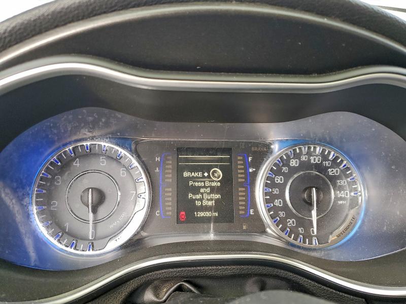 Фото 9 - CHRYSLER 200