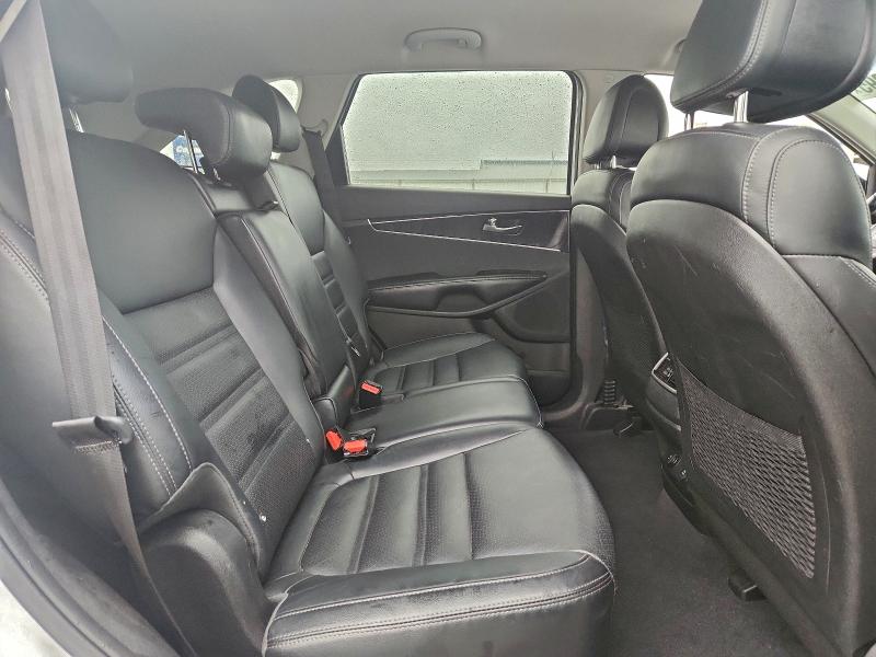 Фото 10 - KIA SORENTO