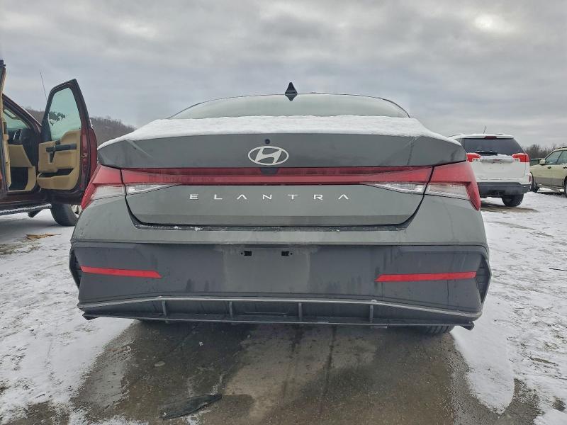 Фото 6 - HYUNDAI ELANTRA