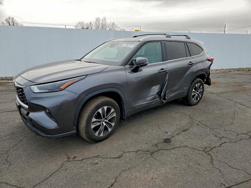 Фото 1 - TOYOTA HIGHLANDER