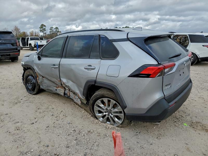 Фото 2 - TOYOTA RAV4