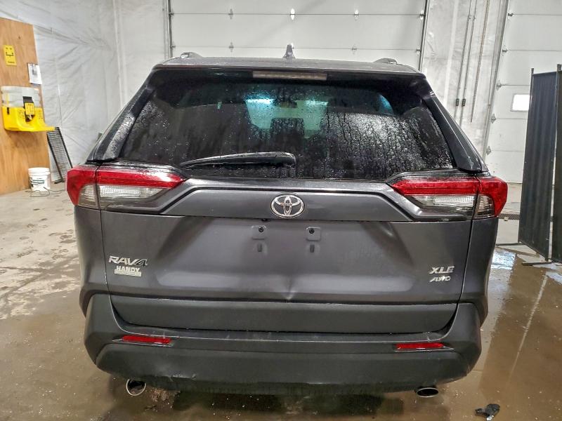 Фото 6 - TOYOTA RAV4