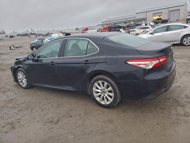 Фото 2 - TOYOTA CAMRY