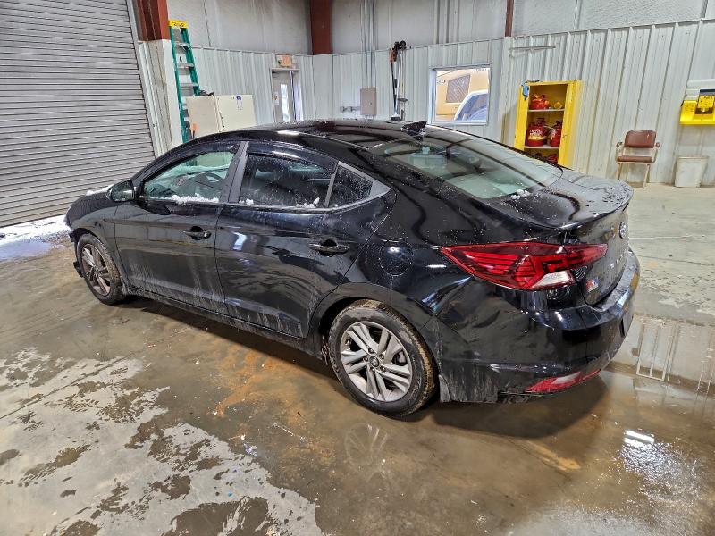 Фото 2 - HYUNDAI ELANTRA