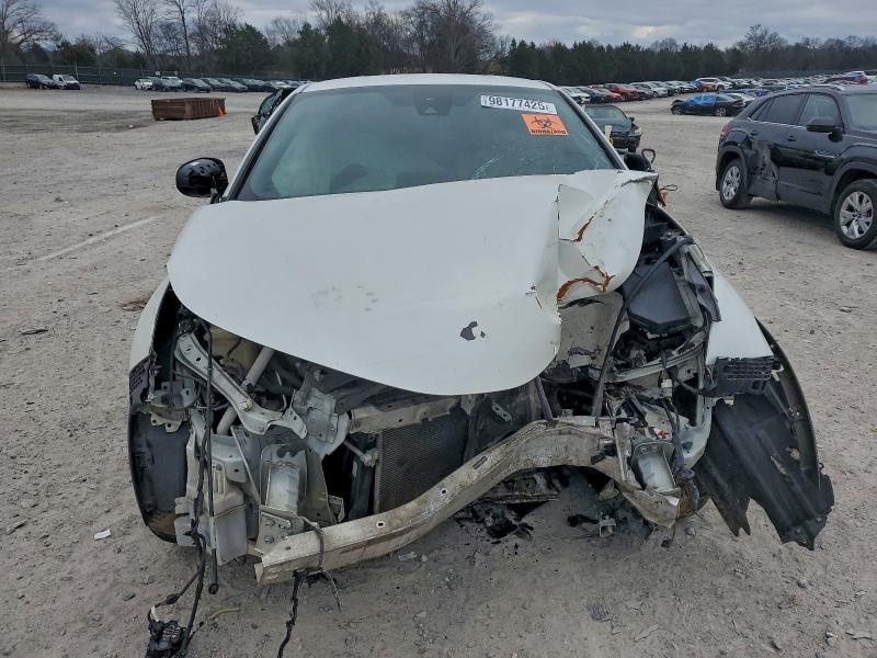 Фото 5 - TOYOTA C-HR