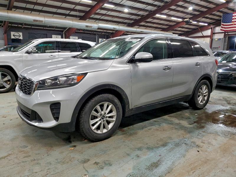 Фото 1 - KIA SORENTO