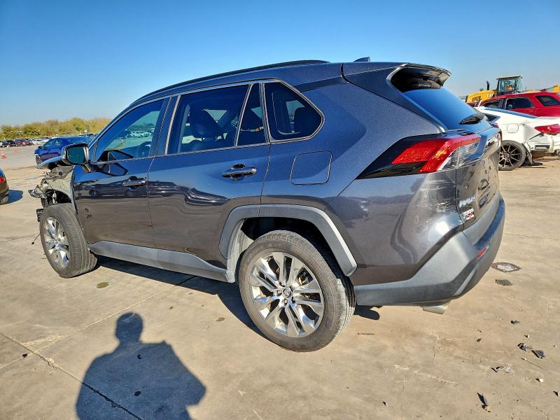 Фото 2 - TOYOTA RAV4