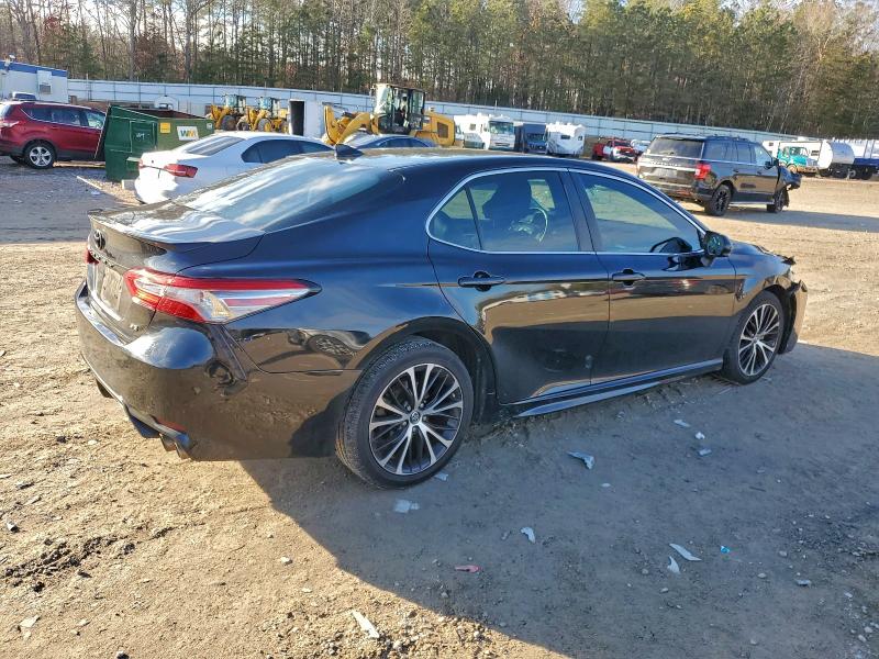 Фото 3 - TOYOTA CAMRY