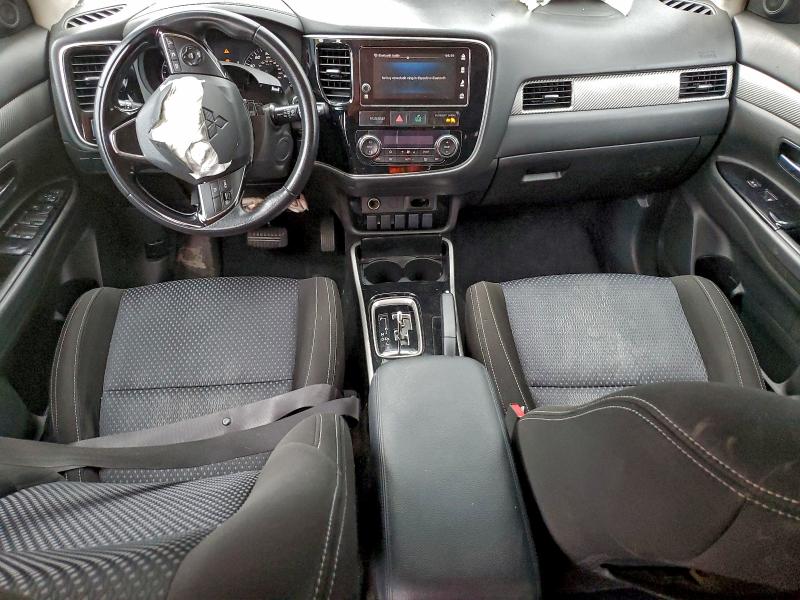 Фото 8 - MITSUBISHI OUTLANDER