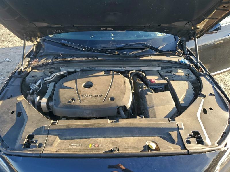 Фото 11 - VOLVO S90