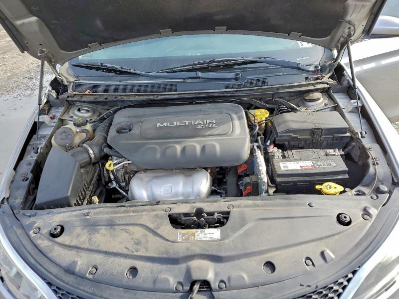 Фото 11 - CHRYSLER 200