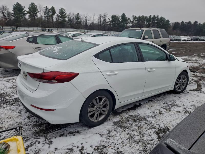 Фото 3 - HYUNDAI ELANTRA
