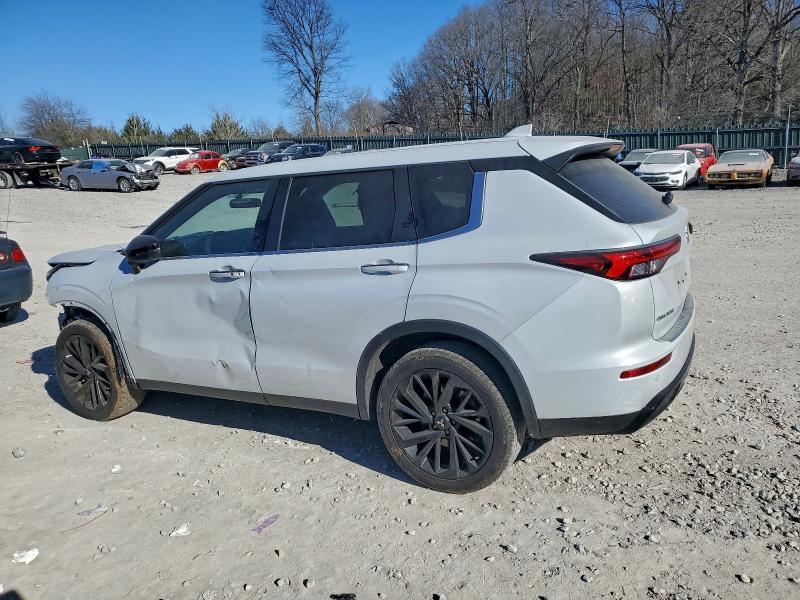 Фото 2 - MITSUBISHI OUTLANDER