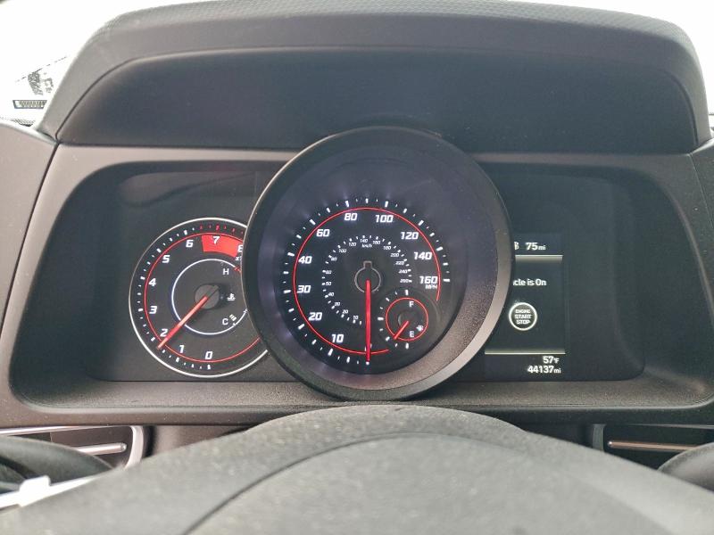 Фото 9 - HYUNDAI ELANTRA