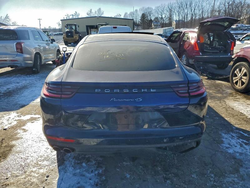 Фото 6 - PORSCHE PANAMERA