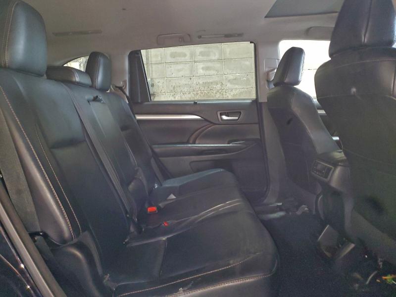 Фото 11 - TOYOTA HIGHLANDER