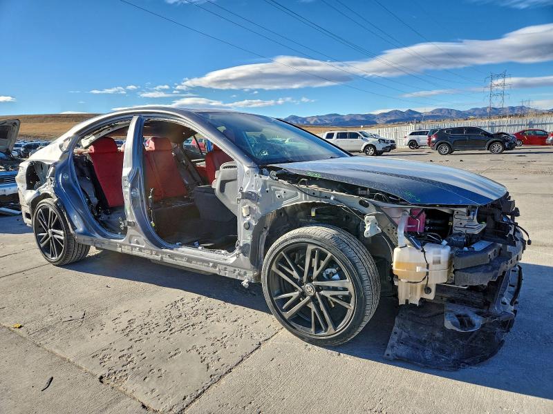 Фото 4 - TOYOTA CAMRY