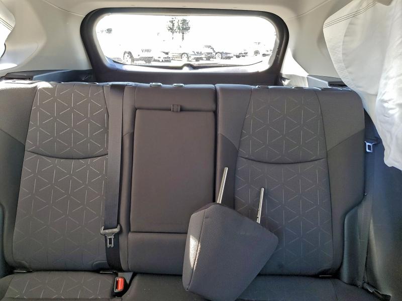 Фото 10 - TOYOTA RAV4