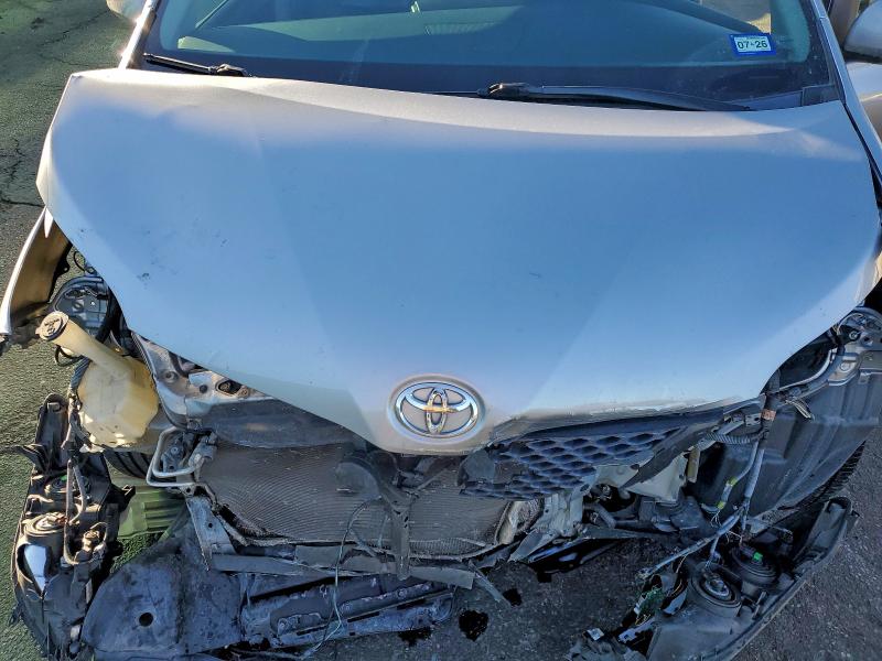 Фото 12 - TOYOTA SIENNA