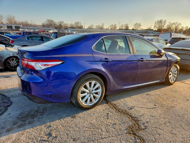 Фото 3 - TOYOTA CAMRY