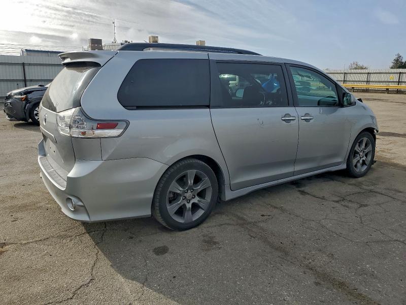 Фото 3 - TOYOTA SIENNA