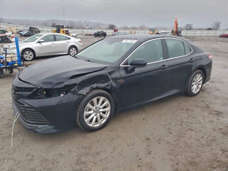 Фото 1 - TOYOTA CAMRY