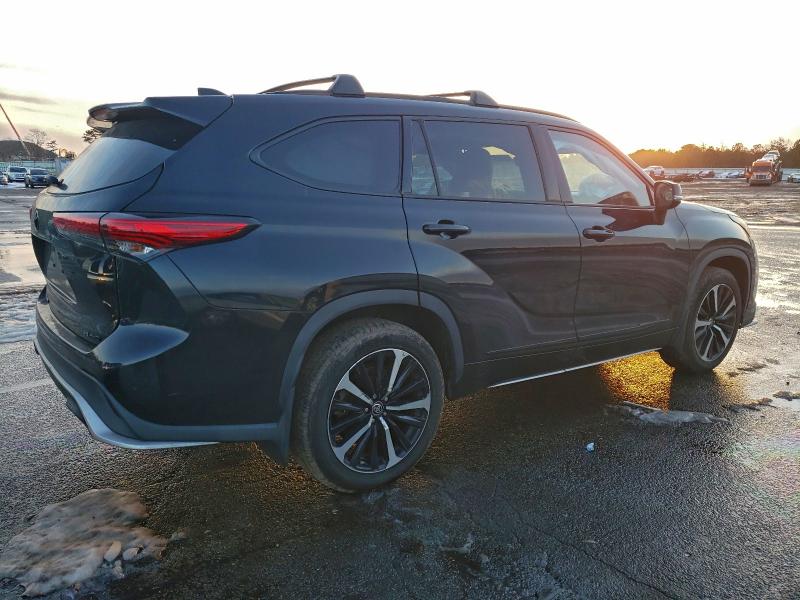 Фото 3 - TOYOTA HIGHLANDER