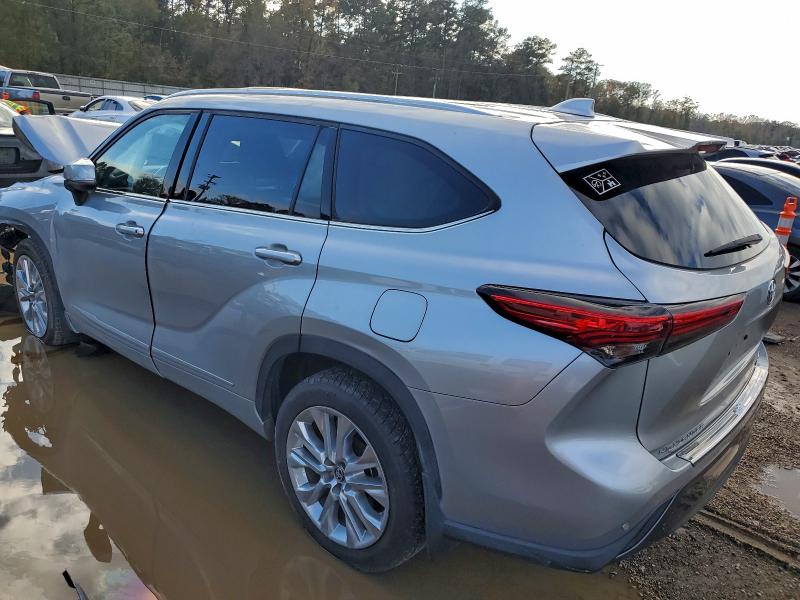 Фото 2 - TOYOTA HIGHLANDER