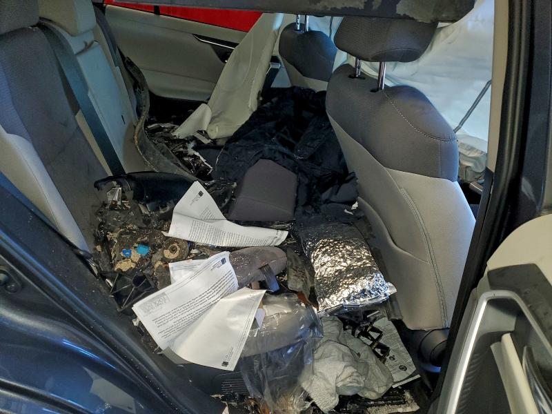 Фото 11 - TOYOTA RAV4