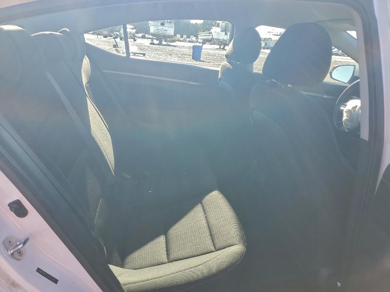 Фото 10 - HYUNDAI ELANTRA