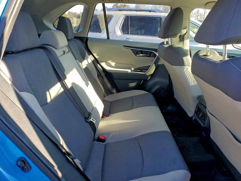 Фото 11 - TOYOTA RAV4