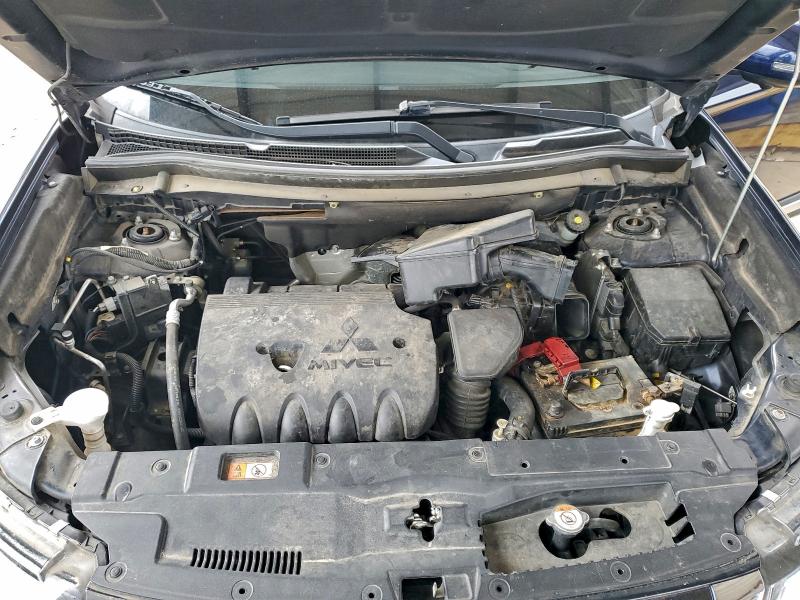 Фото 12 - MITSUBISHI OUTLANDER