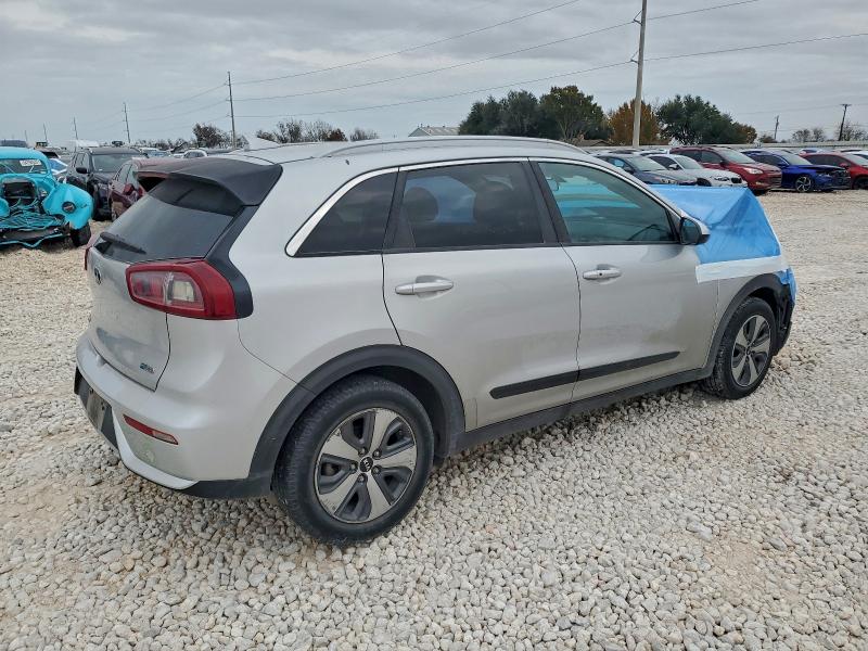 Фото 3 - KIA NIRO