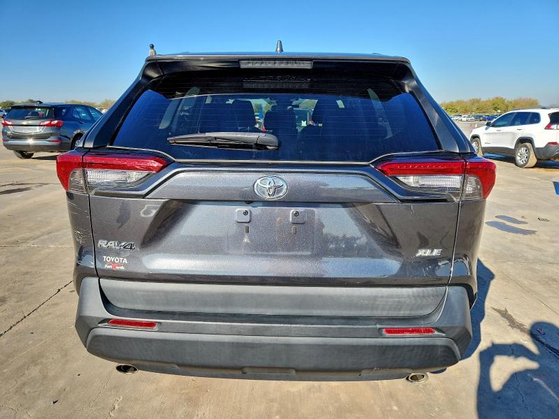 Фото 6 - TOYOTA RAV4