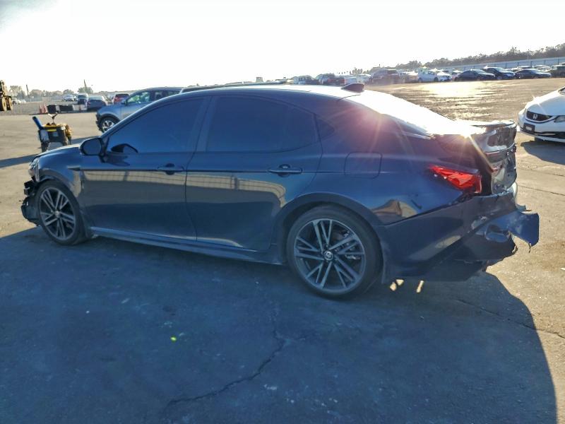 Фото 2 - TOYOTA CAMRY