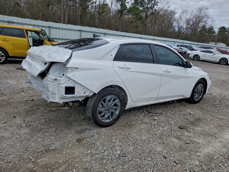 Фото 3 - HYUNDAI ELANTRA