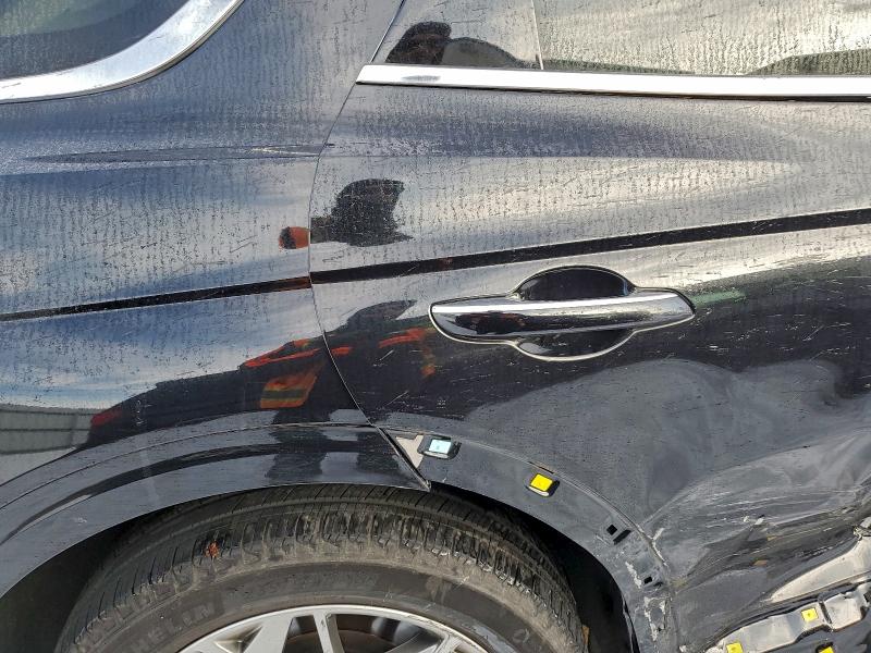 Фото 11 - GENESIS GV70 BASE