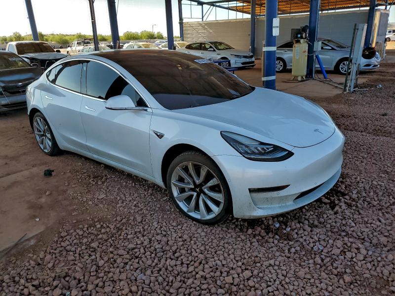Фото 4 - TESLA MODEL 3