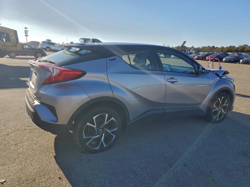 Фото 3 - TOYOTA C-HR