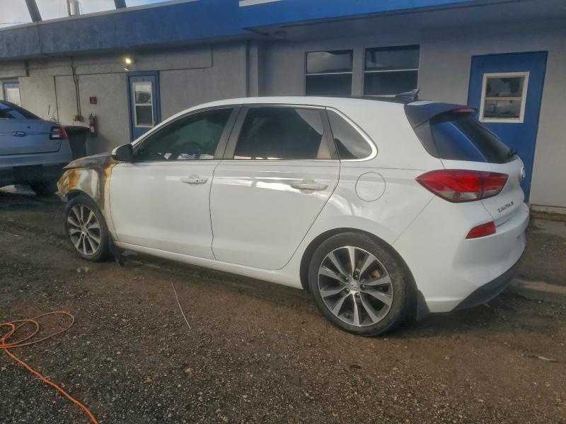 Фото 2 - HYUNDAI ELANTRA