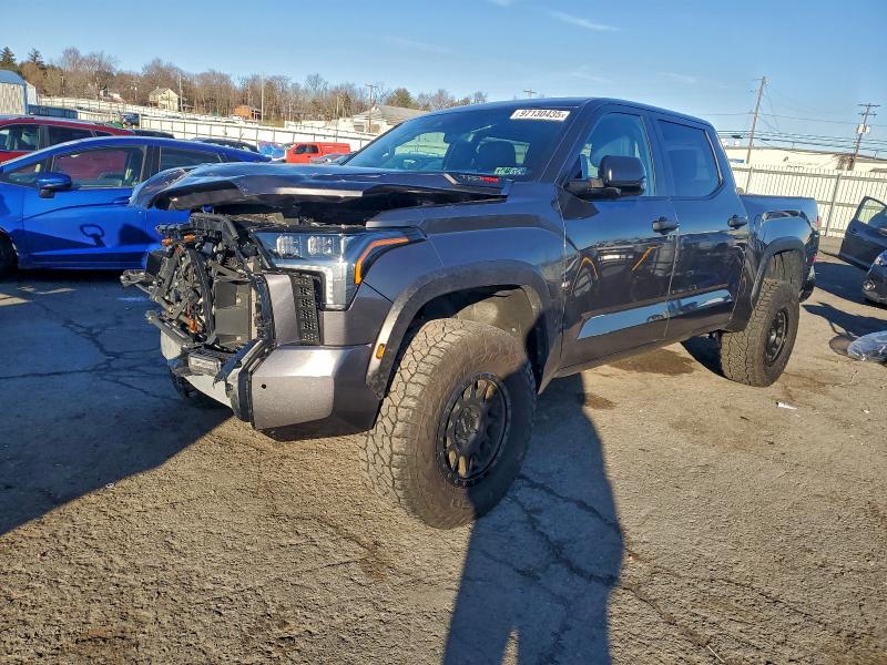 Фото 1 - TOYOTA TUNDRA