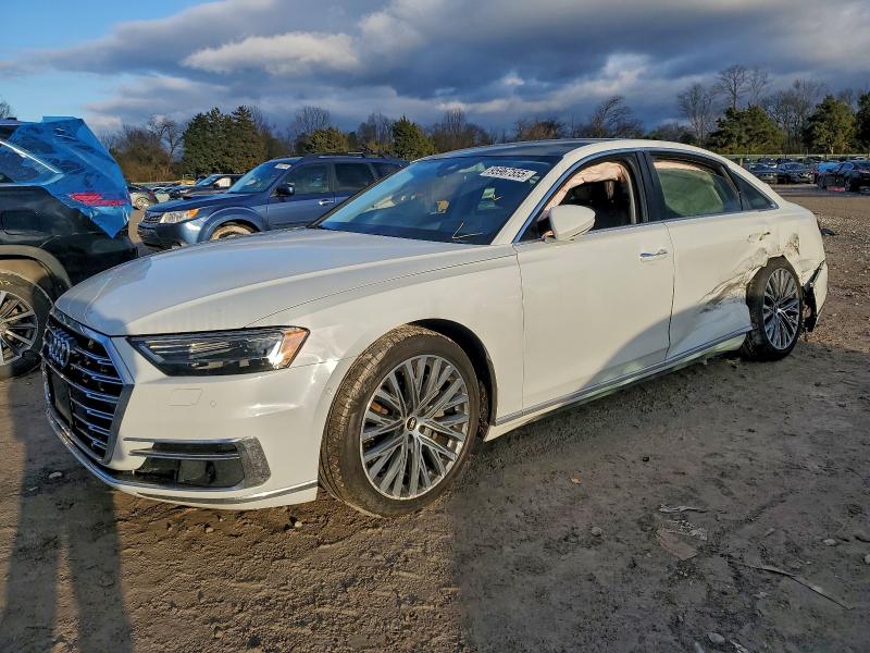 Фото 1 - AUDI A8