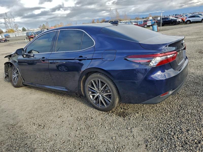 Фото 2 - TOYOTA CAMRY