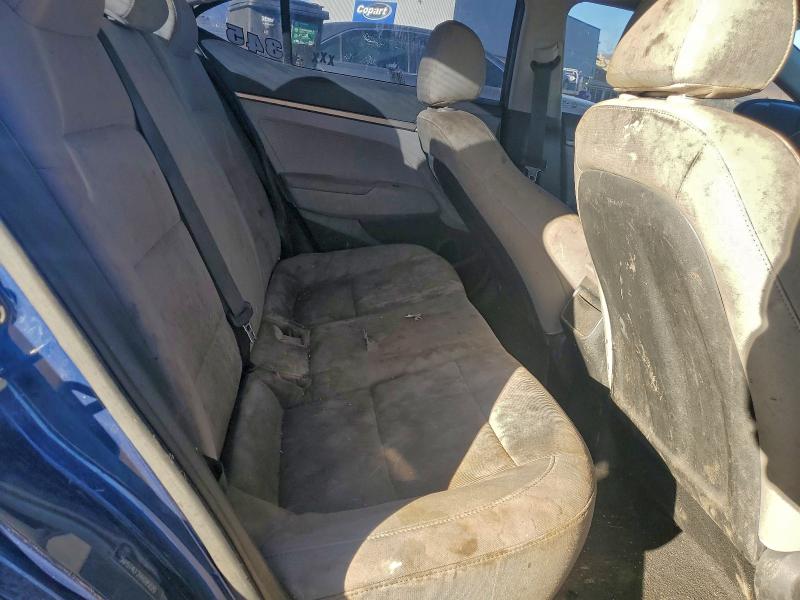 Фото 10 - HYUNDAI ELANTRA