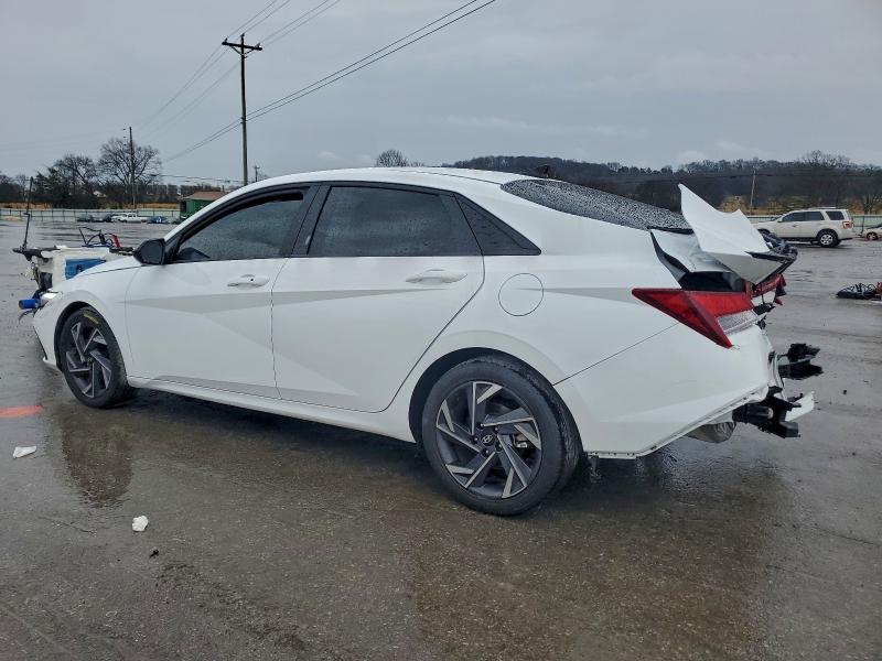 Фото 2 - HYUNDAI ELANTRA