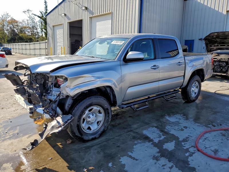 Фото 1 - TOYOTA TACOMA