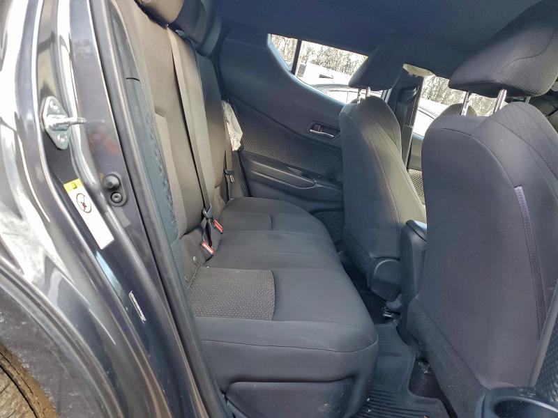 Фото 10 - TOYOTA C-HR