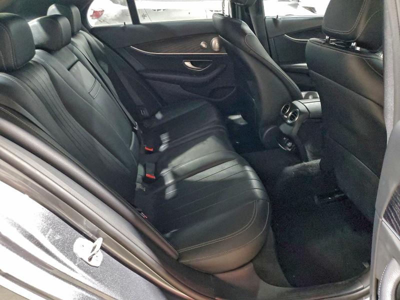 Фото 10 - MERCEDES-BENZ E-CLASS