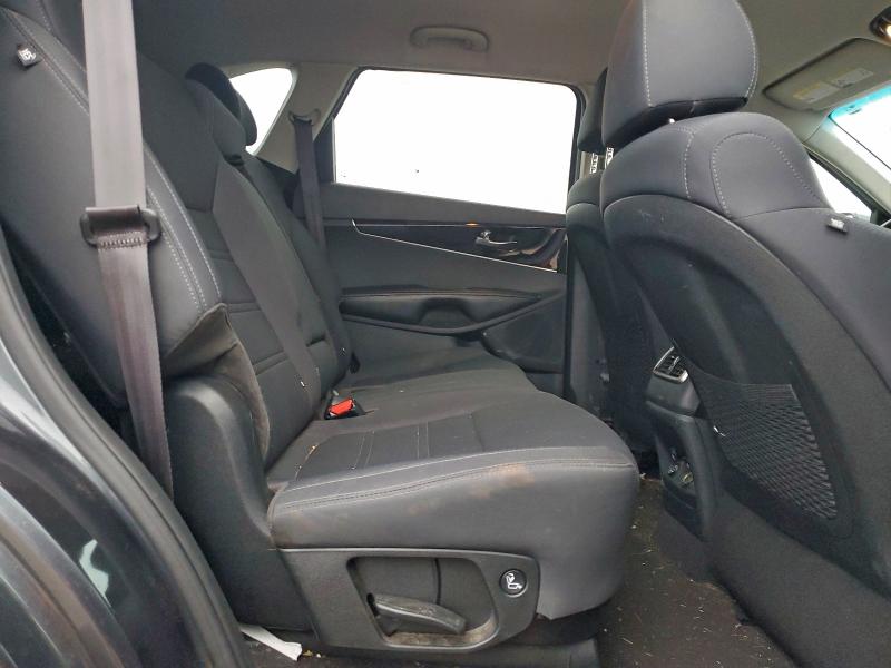 Фото 11 - KIA SORENTO