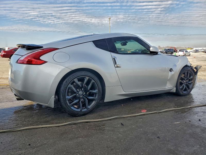 Фото 3 - NISSAN 370Z